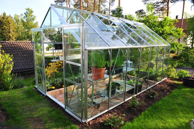 Use Your Garden Greenhouse Properly