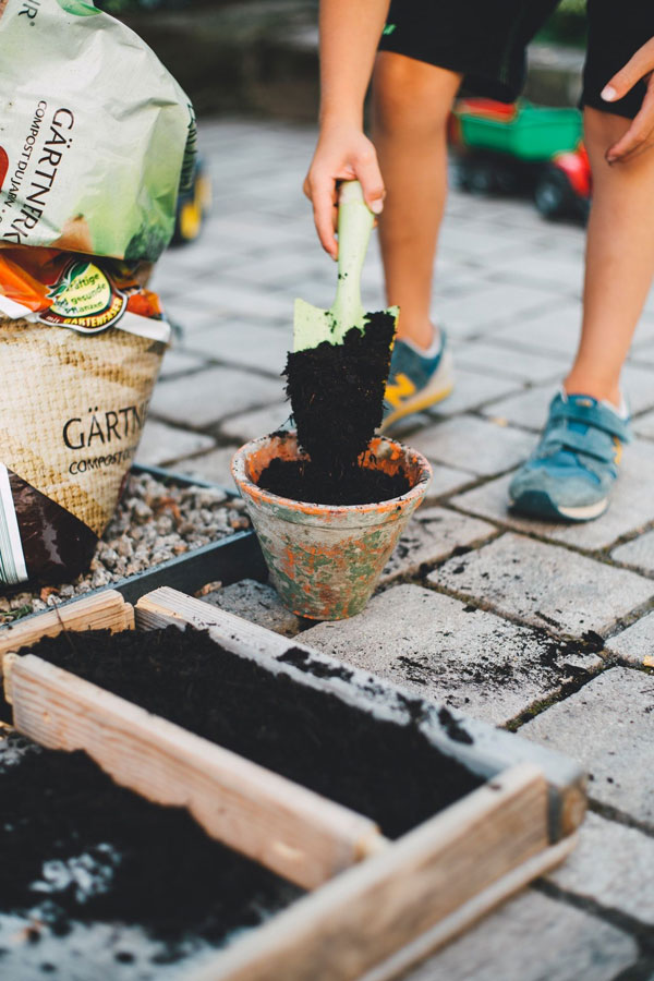 How To Enjoy Gardening More With The Right Clothes