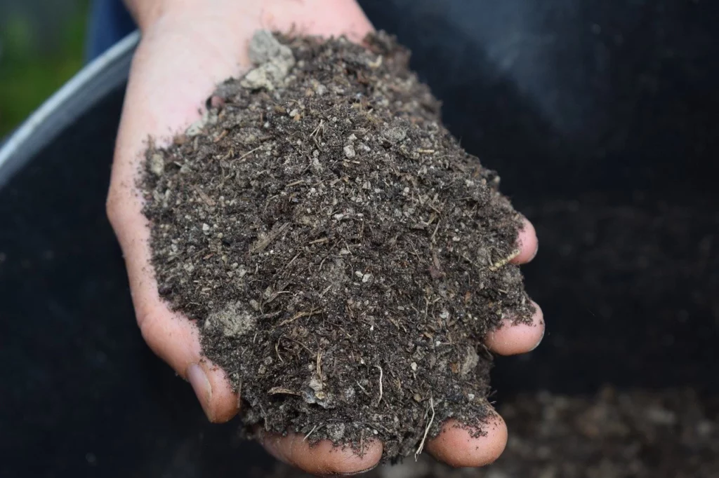 Bokashi Bucket: Make Fertilizer From Kitchen Waste