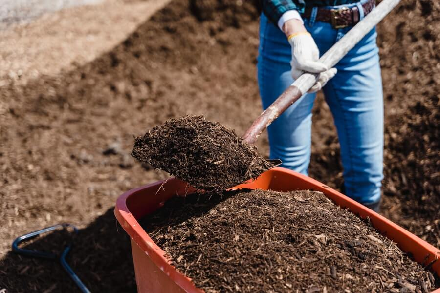 What is the best time of year to put compost on garden? 1 What is the best time of year to put compost on garden?
