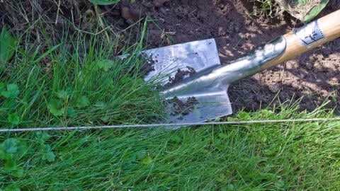Laying Lawn Edging Stones: Here's How It's Done