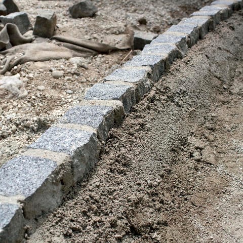 Laying Lawn Edging Stones: Here's How It's Done