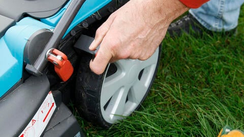 11 Tips for Mowing Your Lawn